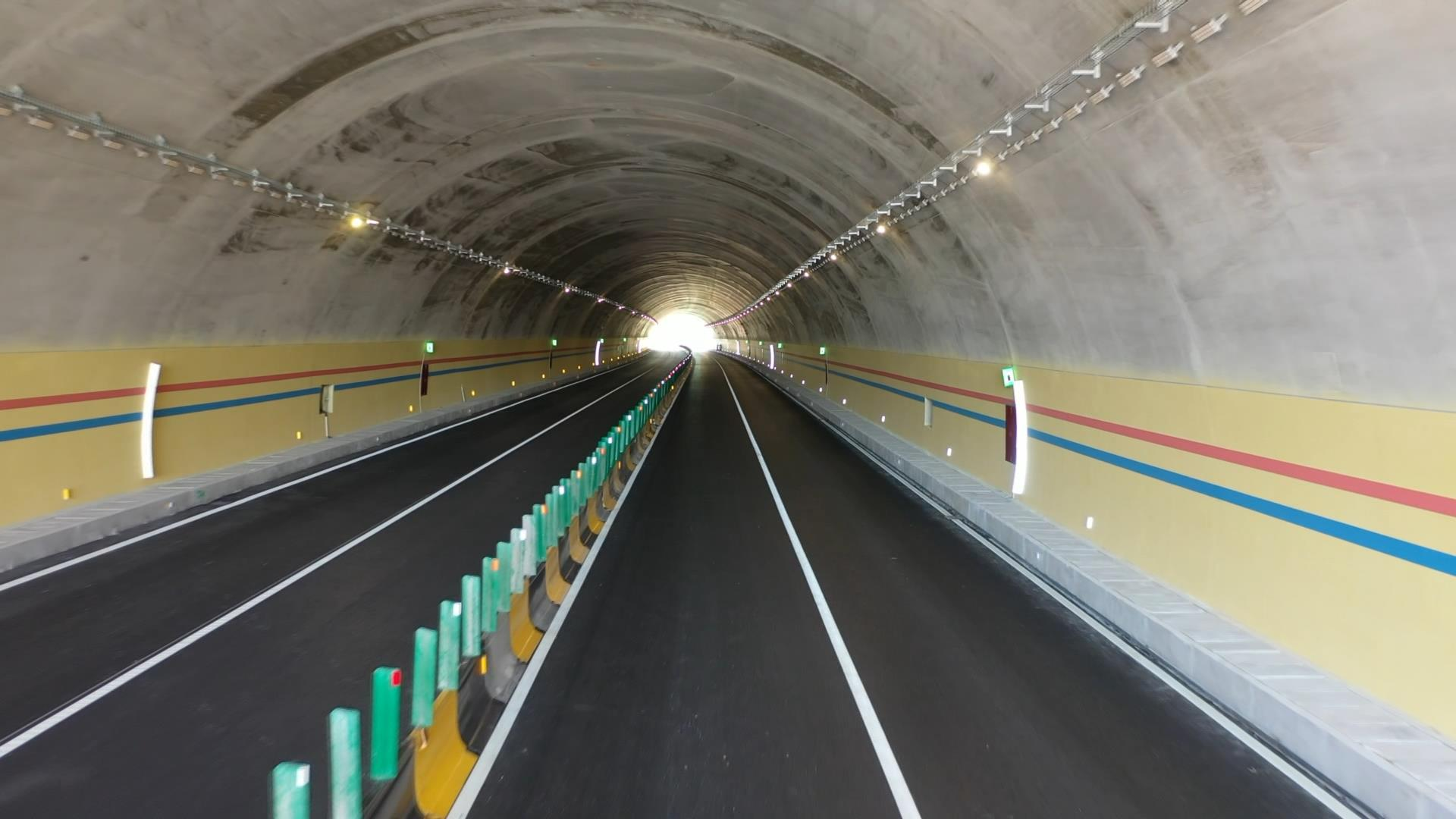 江西省首座单洞四车道隧道——晓沅隧道建成通车__中国交通新闻网