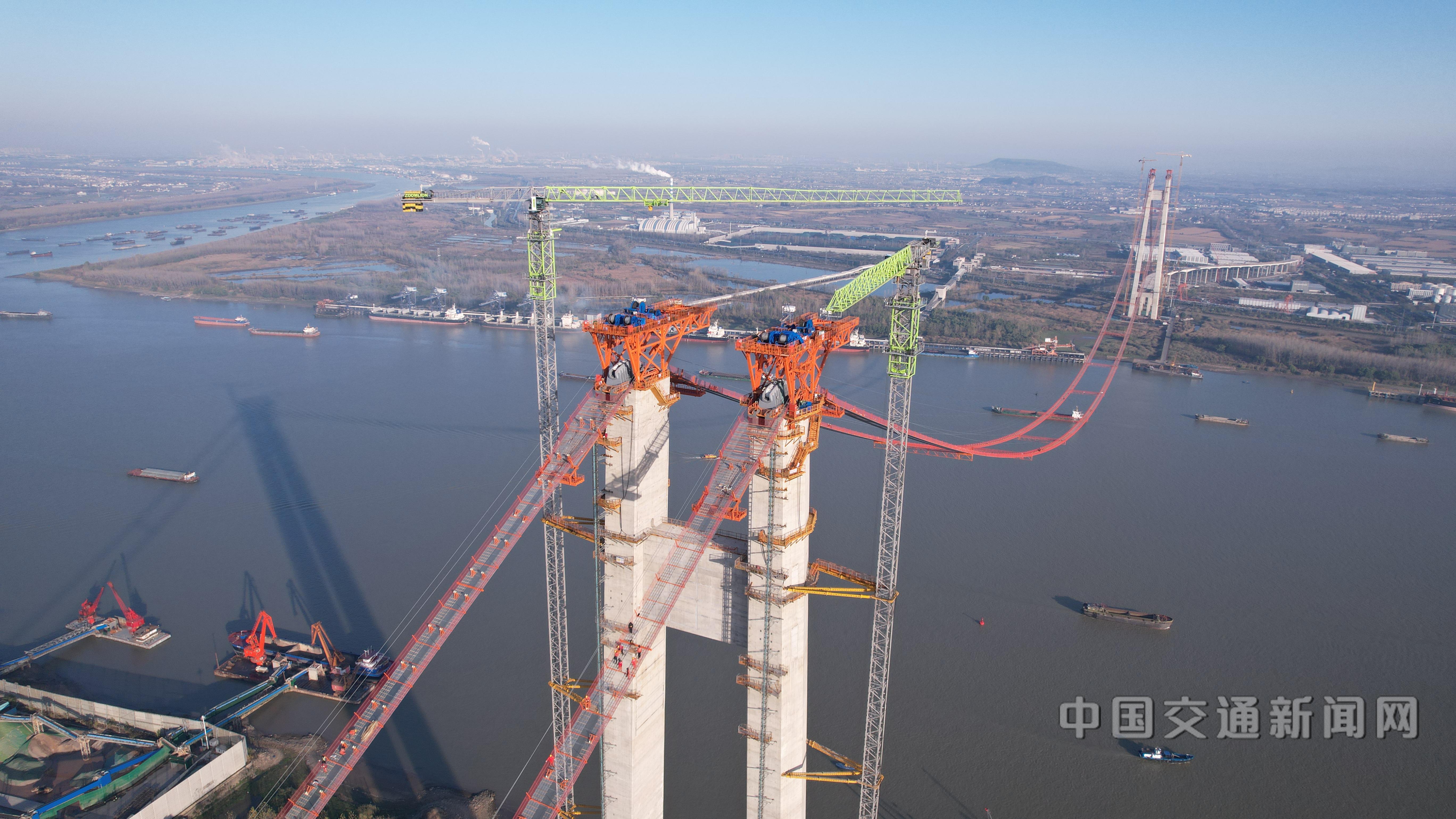 就绪到猫道面网铺设完成,仅历时11天,接下来将进行猫道托滚及门架安装