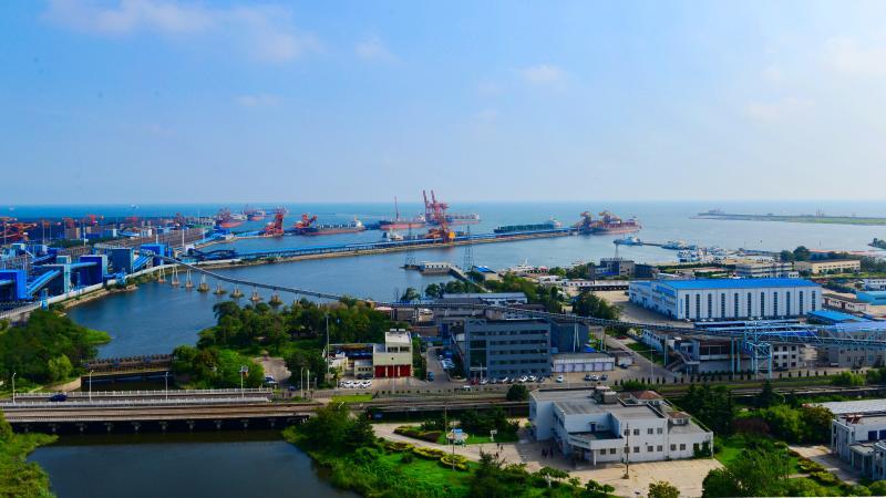 秦皇岛港煤炭码头。 曹鹤.jpg