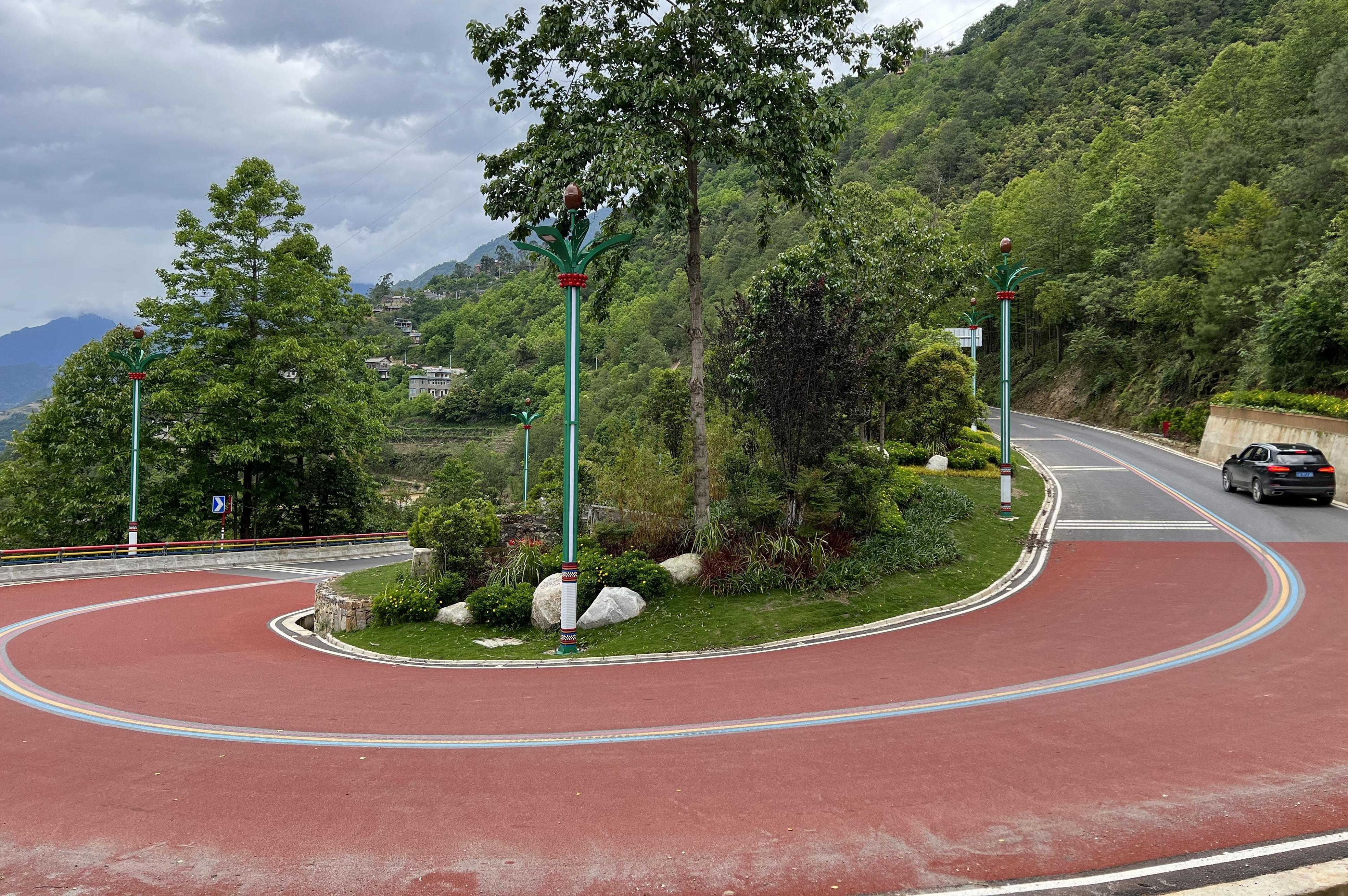 福贡县知子罗公路之二.jpg