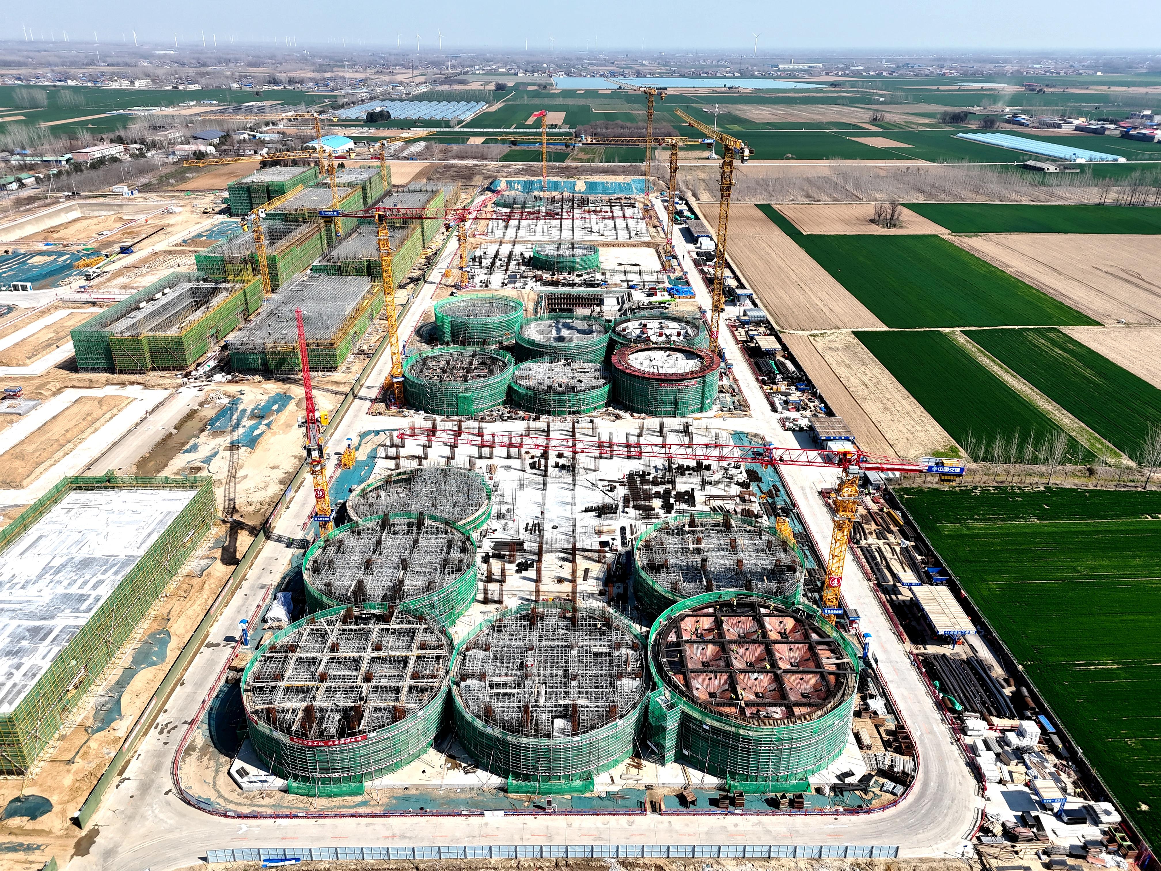 中交一公局集团郑州粮储项目施工现场 张泽兴 摄.jpg