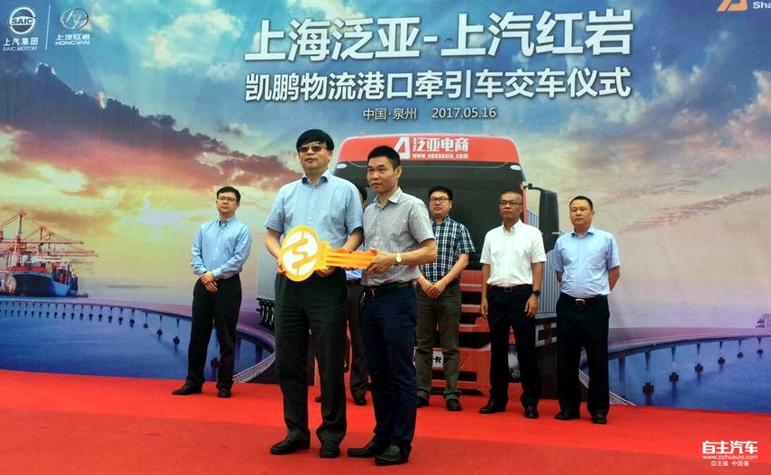 海上丝绸之路起点泉州港迎来红岩港口牵引车批量交付3.JPG