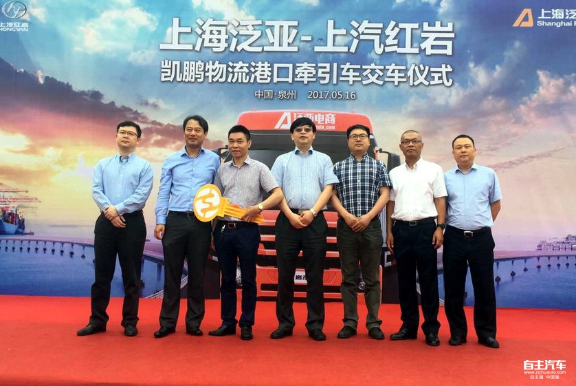 海上丝绸之路起点泉州港迎来红岩港口牵引车批量交付4.JPG