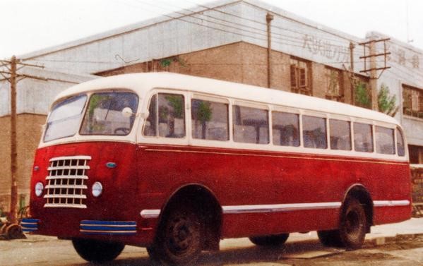 “57型”国产公共汽车。.jpg