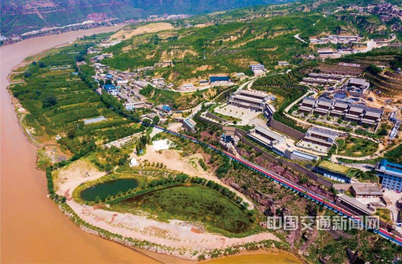 赵小鹏、崔鸣原、赵宇、刘文柱15834109439《三个一号旅游公路3》黄河一号吕梁临县段.jpg