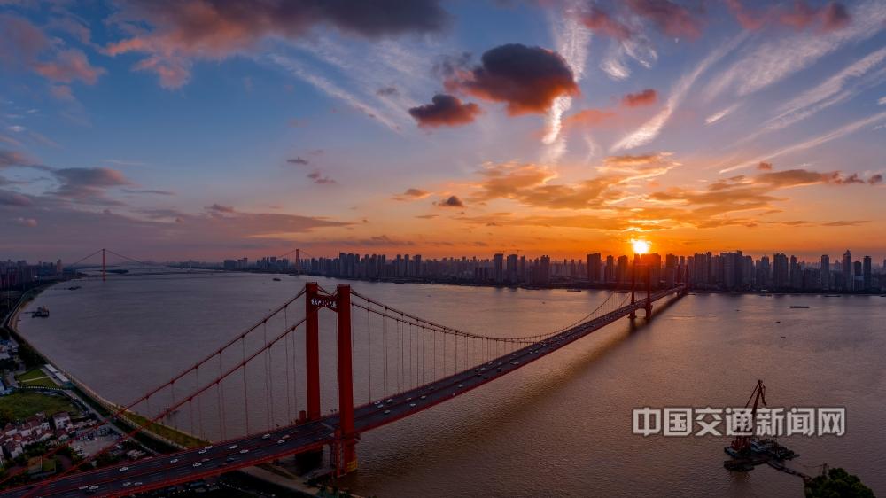 夕阳下.jpg