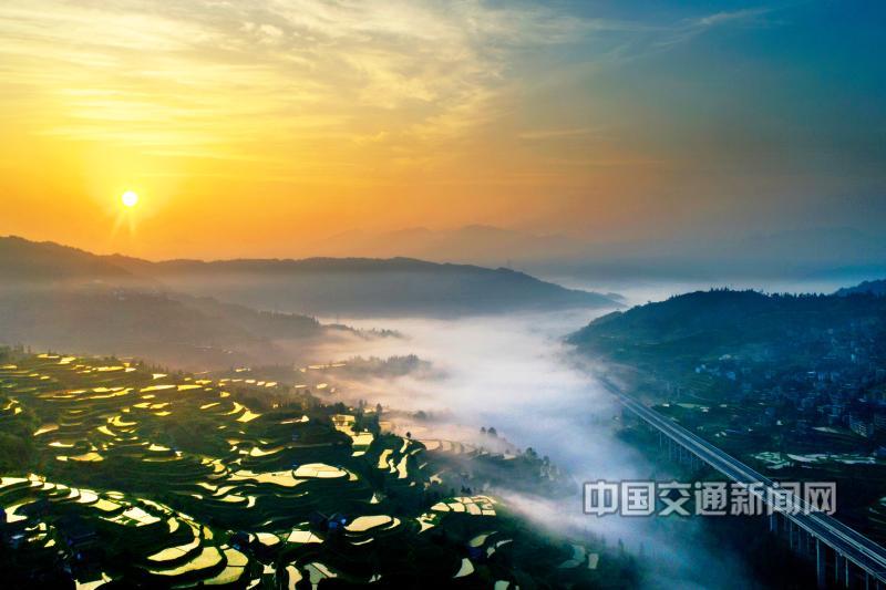 李家树18978082752《金色壮乡美如画》广西三江侗族自治县独峒镇唐朝村.jpg