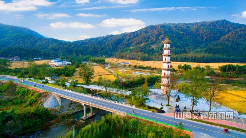 李清泉13979558068《小驿站，大服务》宜春市公路管理局在全市普通国省公路沿线新建改建综合服务区、驿站、停车区、观景台、休息区1--S519奉新青云驿站.jpg