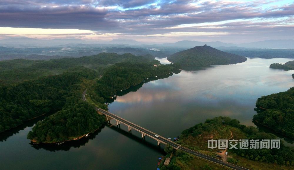 章乐、廖小武18079009777《环湖路2》江西新余环湖路.jpg
