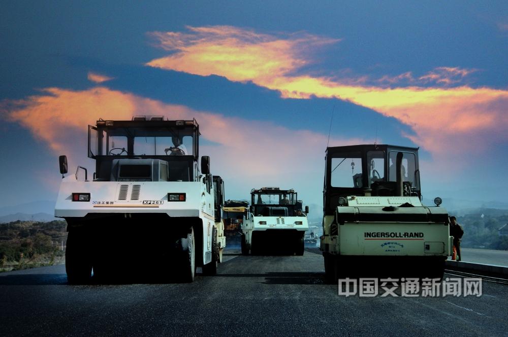 沸腾2----邓宏  湖南高速.jpg