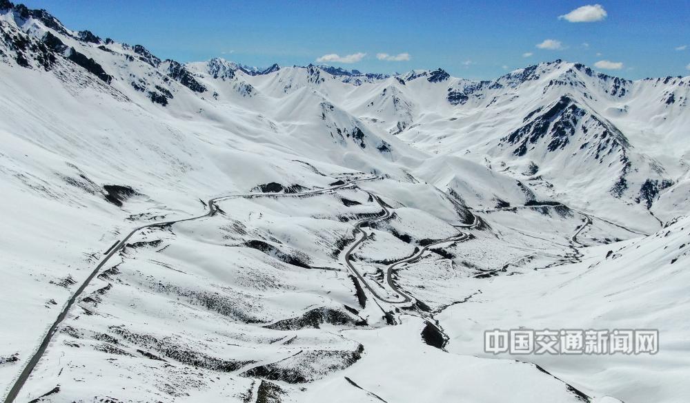 1、 独库公路6月雪景-茫茫无涯.jpg