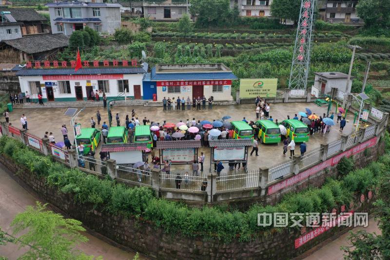 4《幸福村、王家营村通客车了》韩毅摄.jpg