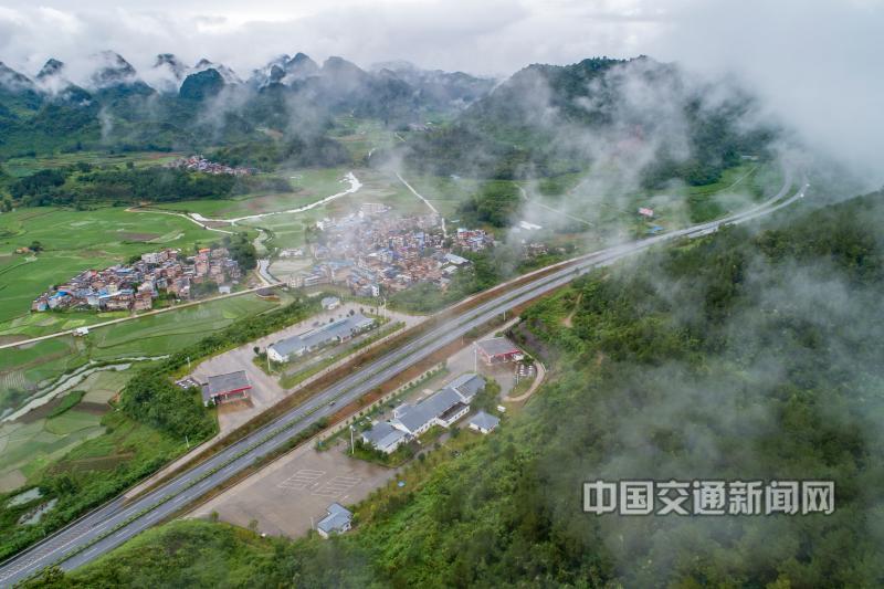 黄慧18277669009《温馨驿站》广西百色高速公路坡洪服务区，2019年7月14日.jpg