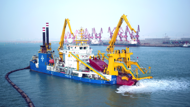 2019年12月30日，“天鲲号”国内首秀，实施连云港赣榆航道工程。.png