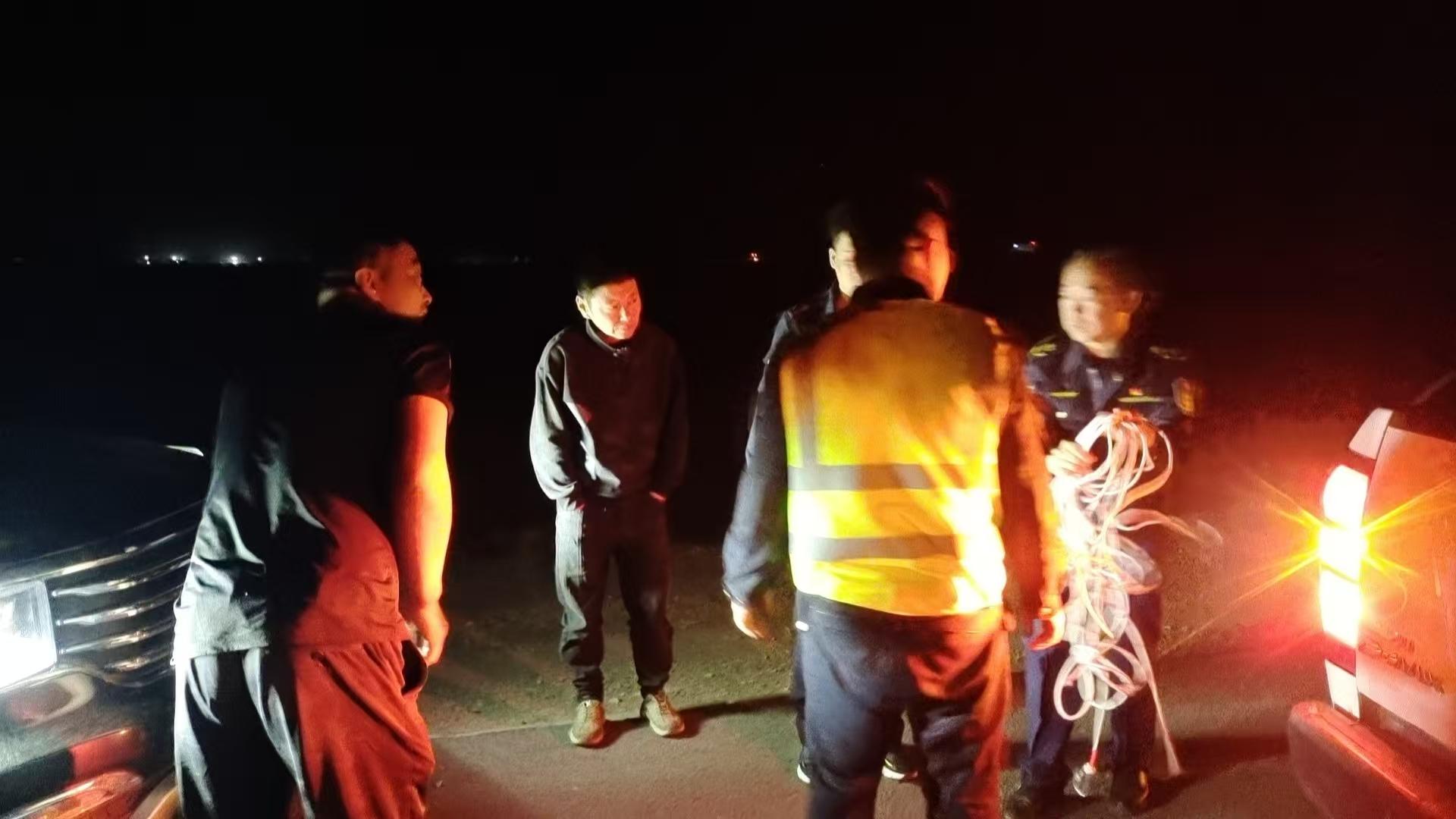 图为深夜救援现场.jpg