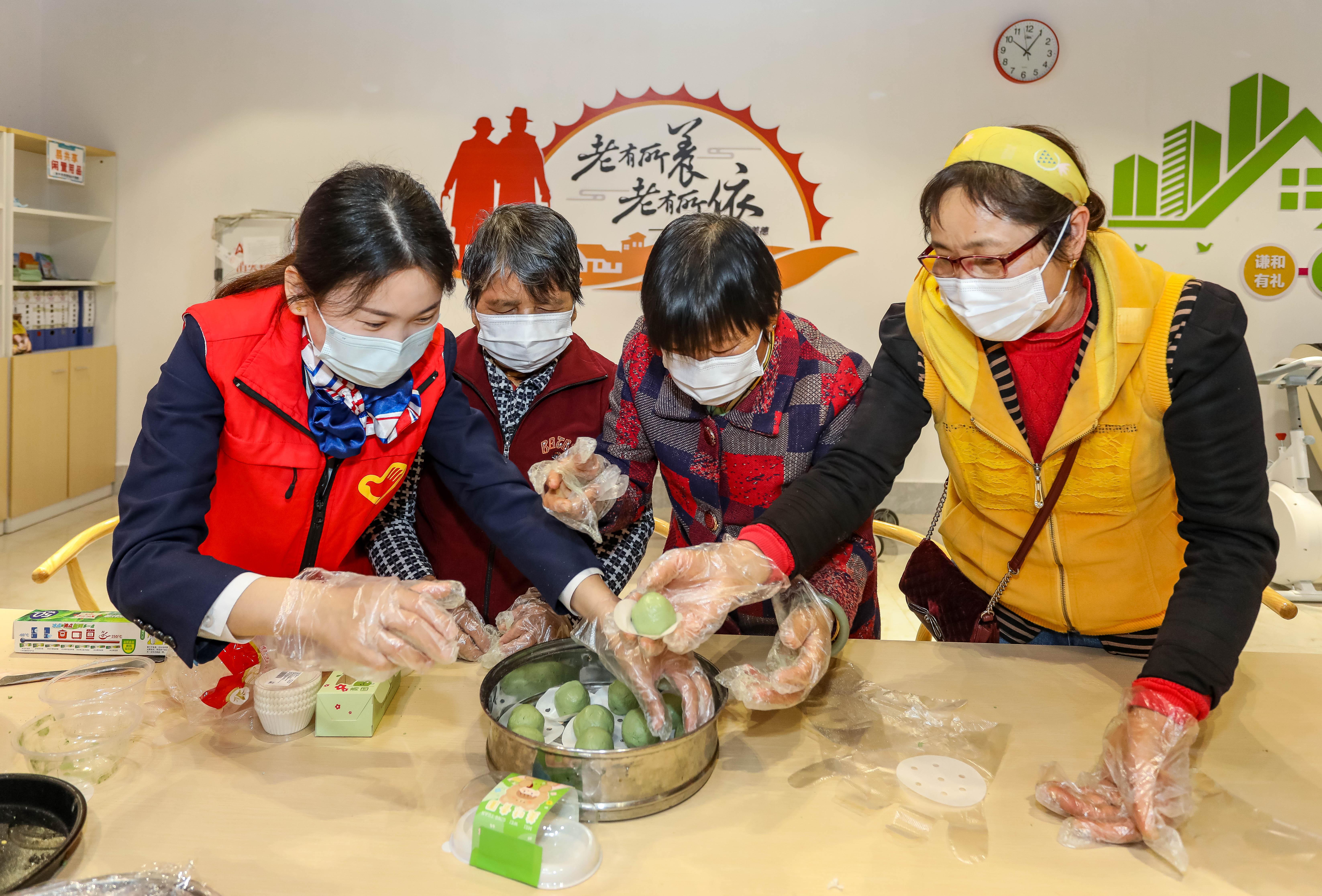 江肇党团青年志愿者深入沿线村居社区开展系列志愿服务活动.jpg
